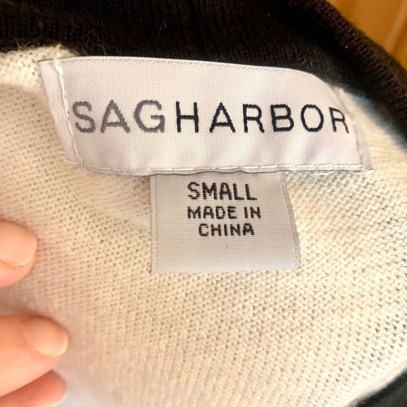 Cute sweater top by SagHarbor - Picture 4 of 5